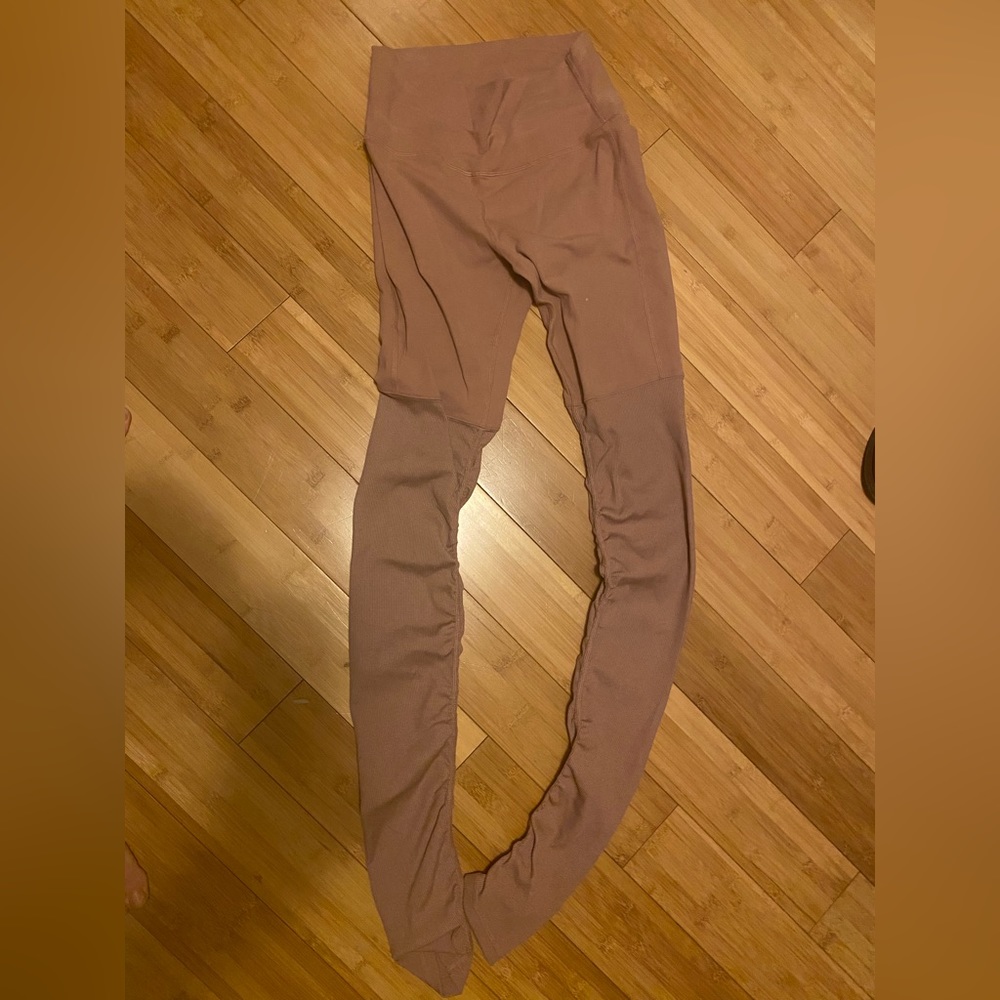 ALO Yoga leggings! Dust Pink